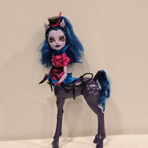 Monster High Freaky Fusion Hybrid Avea Trotter Doll Centaur Harpy - Picture 1 of 11